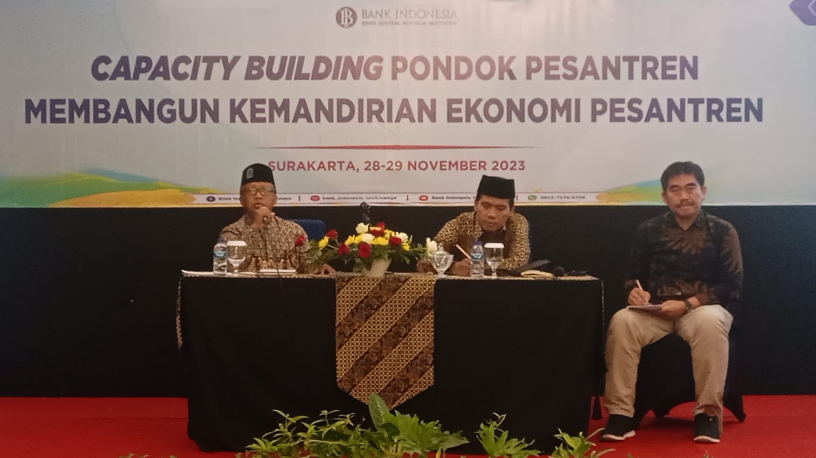 Ketua HEBITREN Solo Raya, KH. Miftahul Huda, menjadi Pembicara pada Capacity Building Pengembangan Bisnis Pesantren